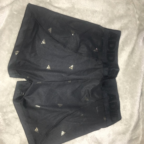 Women’s Adidas Sports Bra and Shorts - Picture 3 of 5